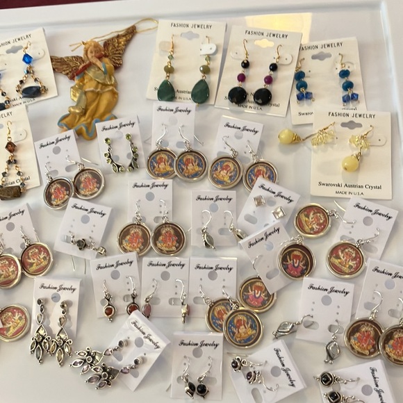 Big 35 pc lot of ladies crystal and sterling silver earrings, beautiful jewelry - Picture 2 of 7